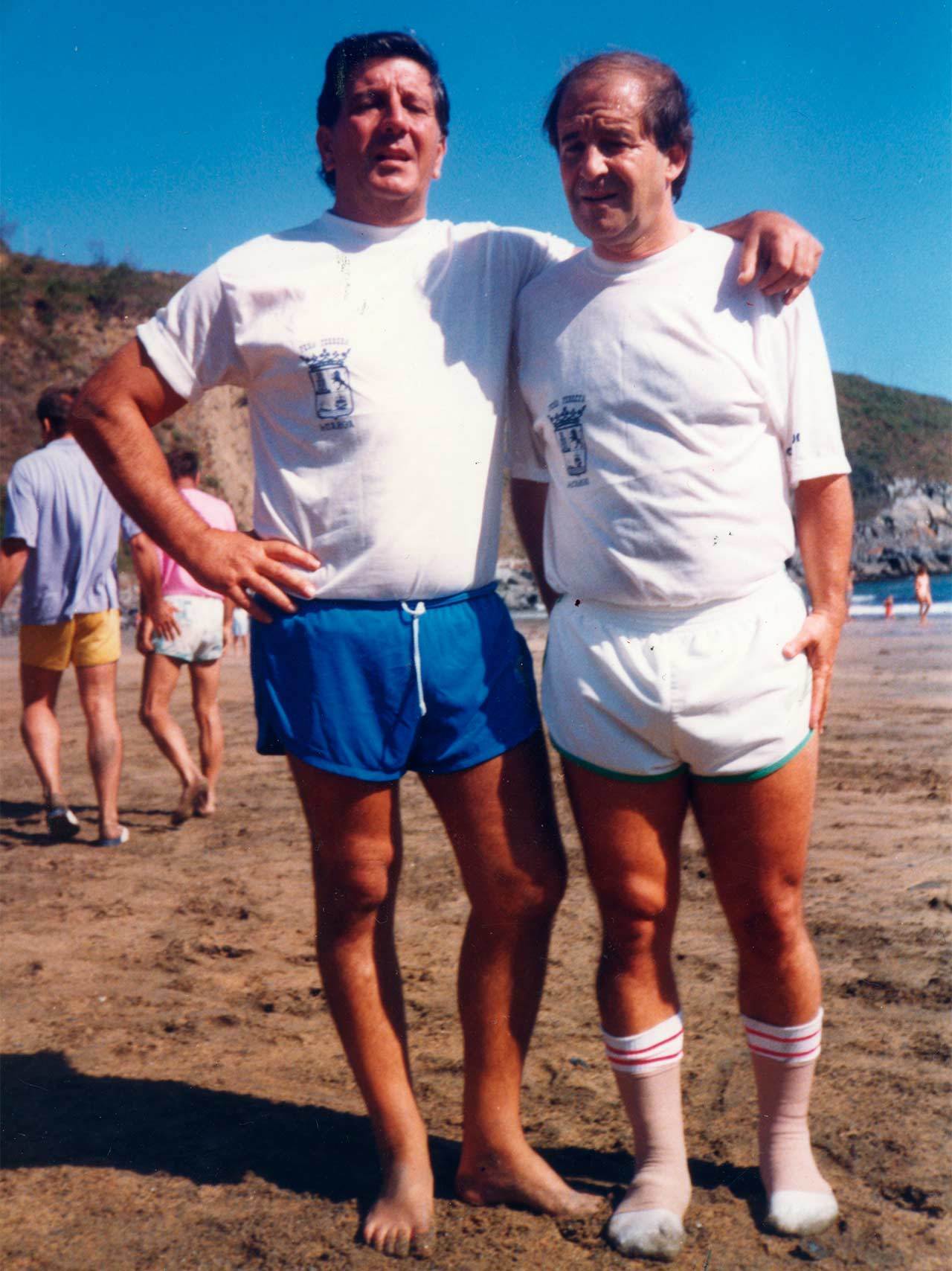 García antes de un partido en la playa.