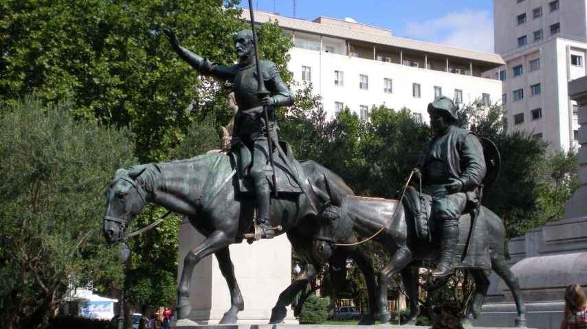 Carmena baraja la posibilidad de quitar el monumento a Cervantes de Plaza España