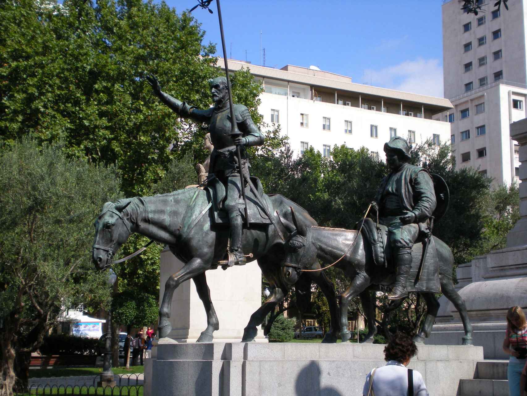 Esculturas de Don Quijote y Sancho Panza en Plaza España.