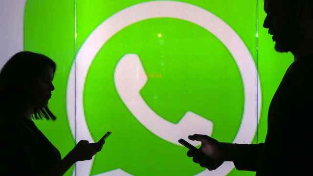 Dos personas intercambian mensajes por Whatsapp.