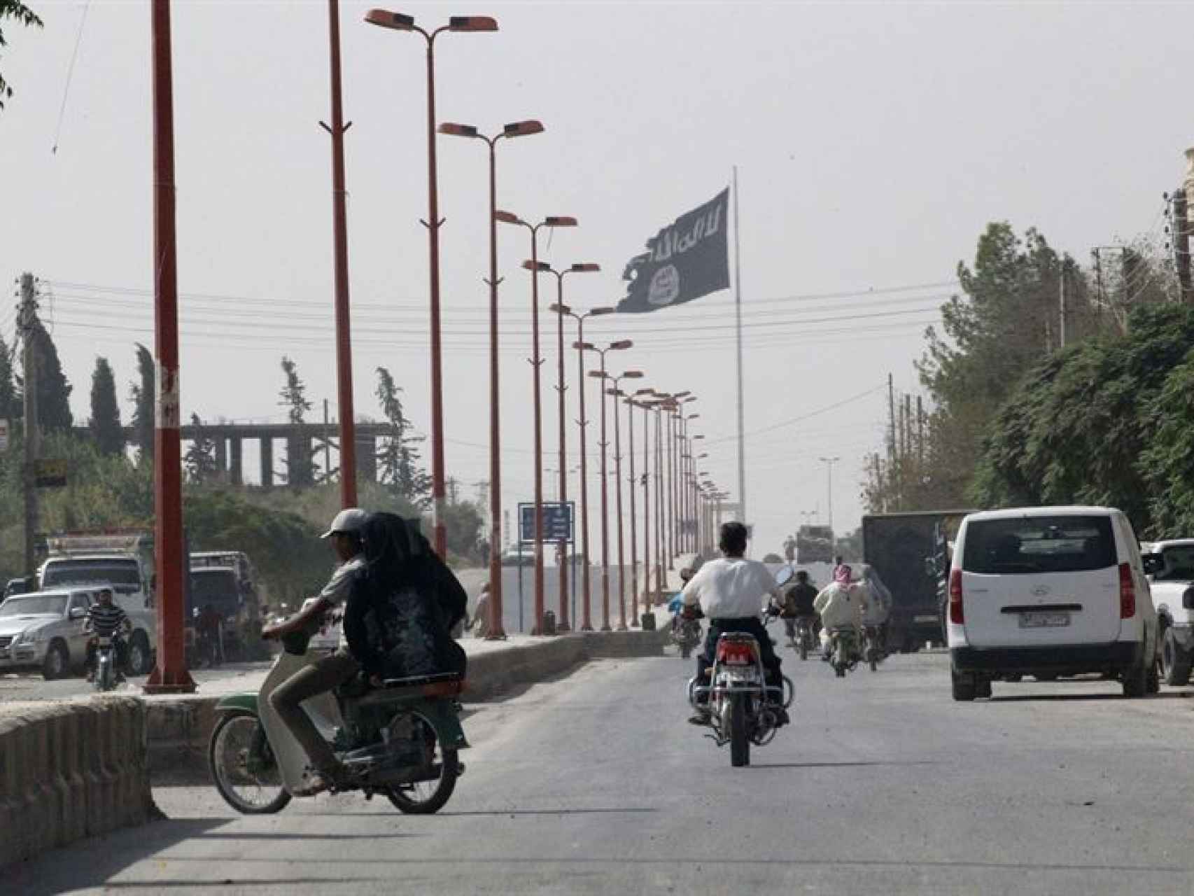 El Estado Islámico reduce a la mitad el salario de los milicianos en Raqa