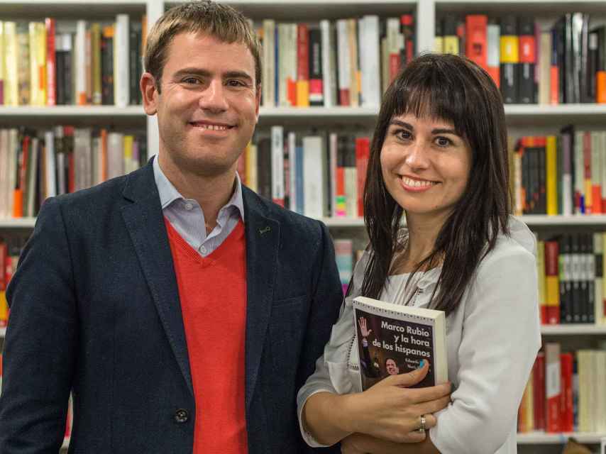 Los autores del libro María Ramírez y Eduardo Suárez