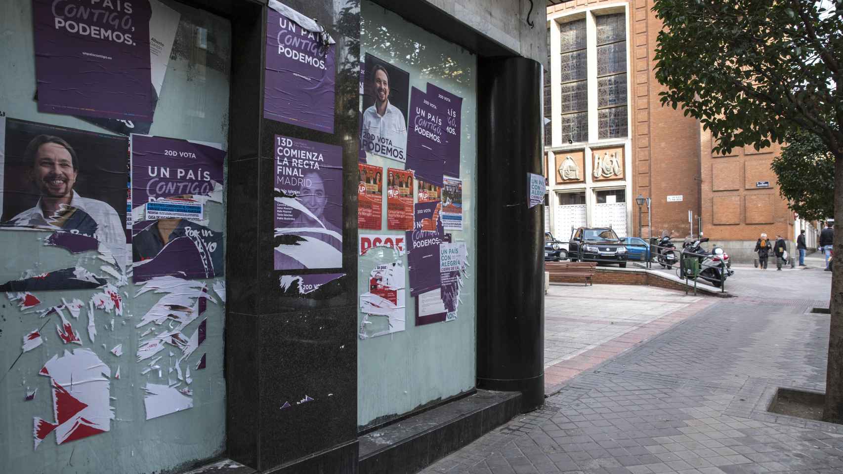 Carteles de Podemos en el distrito del Retiro