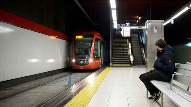 La soledad de coger el metro en La Finca.