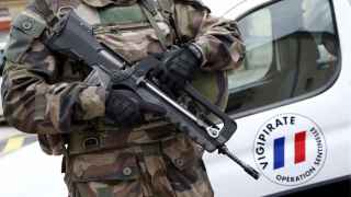 Un soldado francés patrulla las calles de Niza esta semana