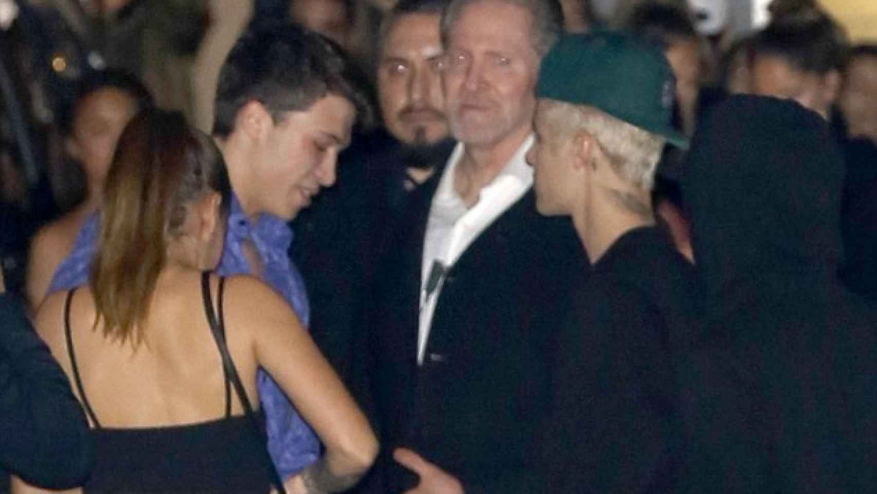 Justin Bieber con gorra y Rihanna de capucha en una fiesta en West Hollywood