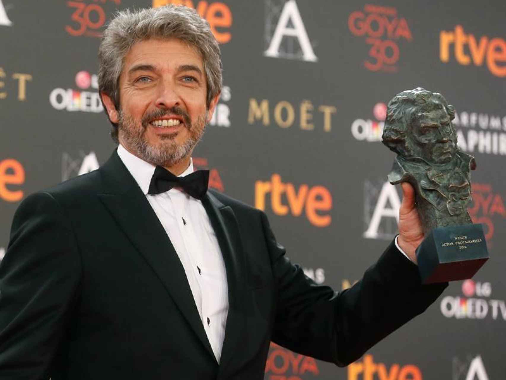 Ricardo Darín posa con su premio Goya