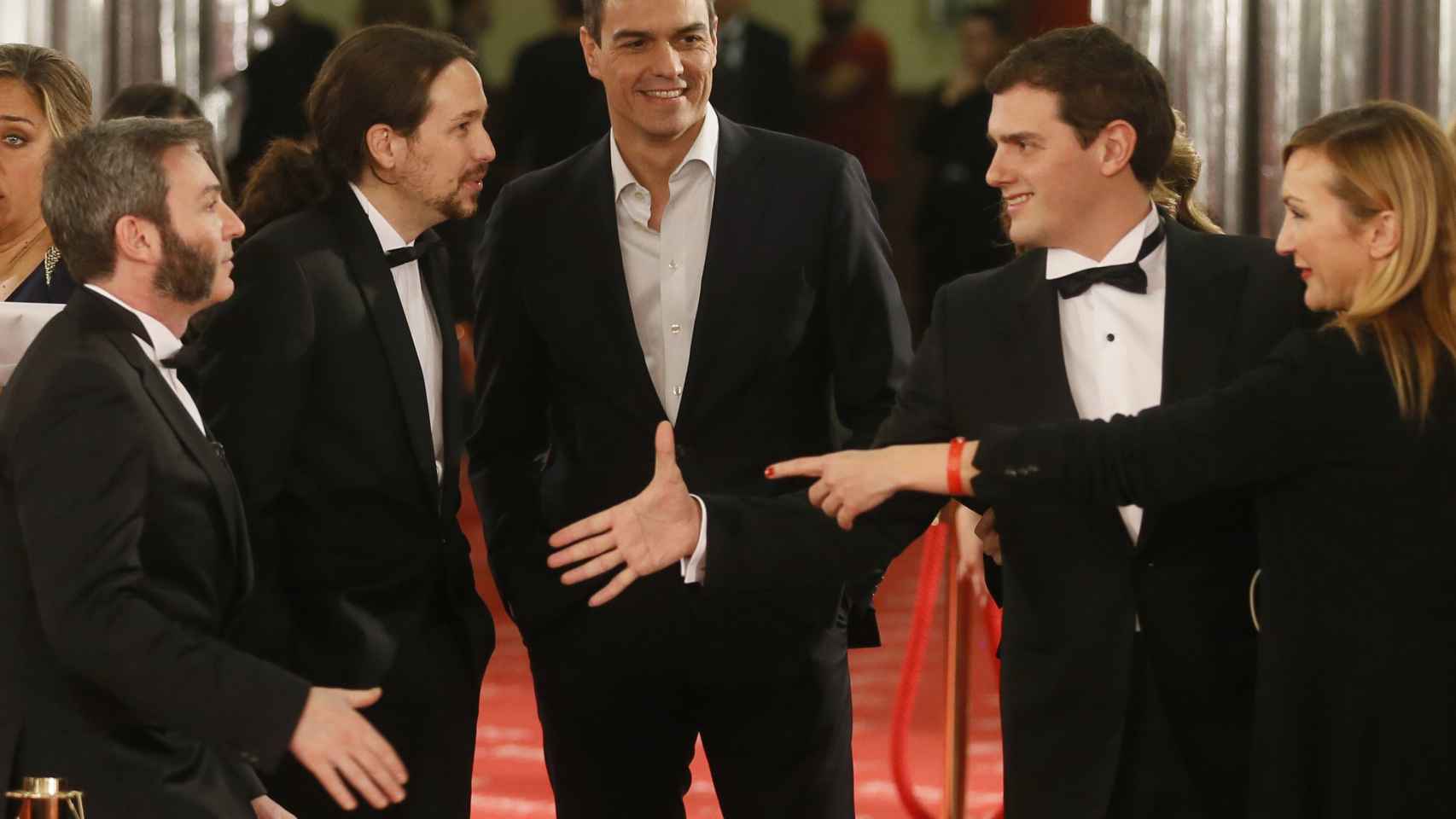 Pablo Iglesias, Pedro Sánchez y Albert Rivera a su llegada a los Premios Goya.
