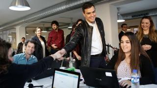 Pedro Sánchez visita una asociación de emprendedores en Madrid.