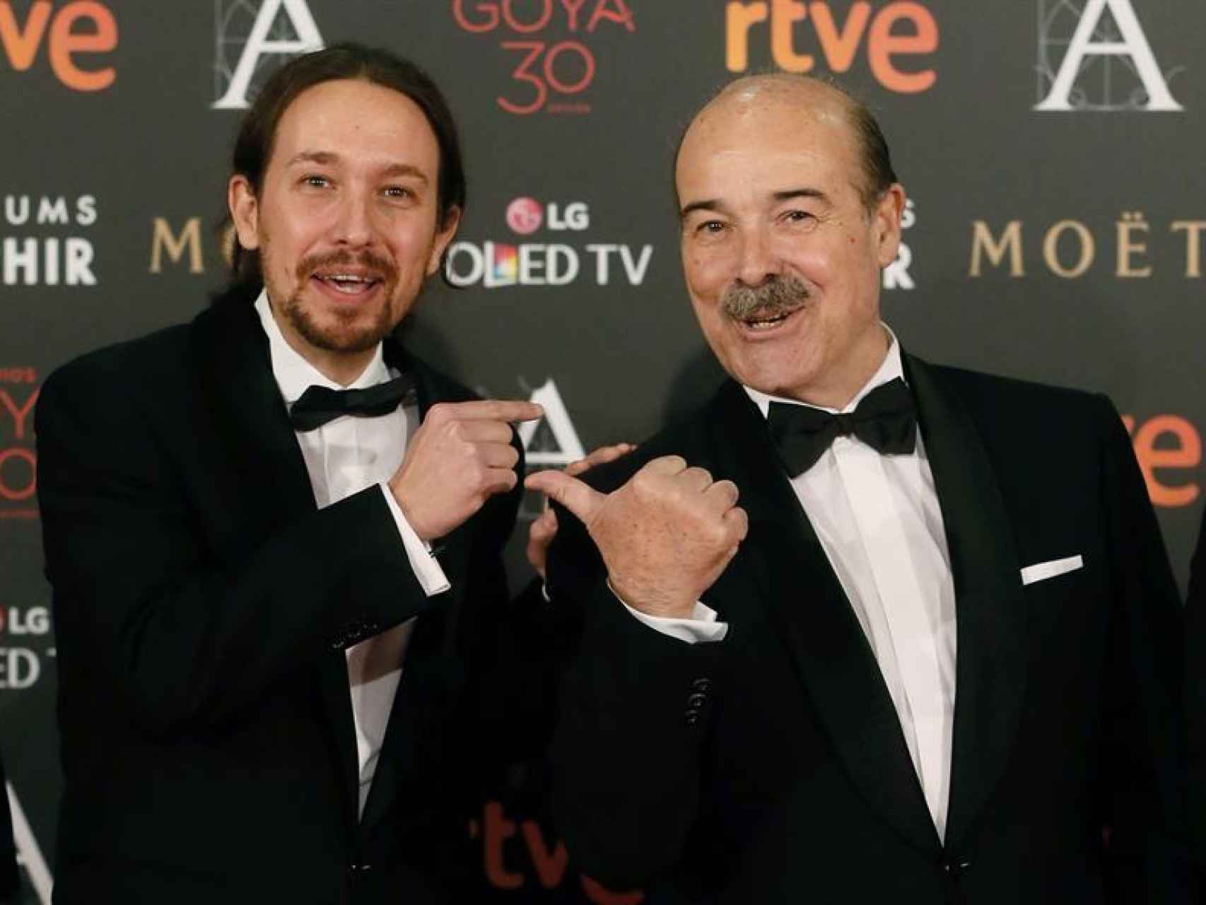 Antonio Resines junto a Pablo Iglesias en la gala de los Goya