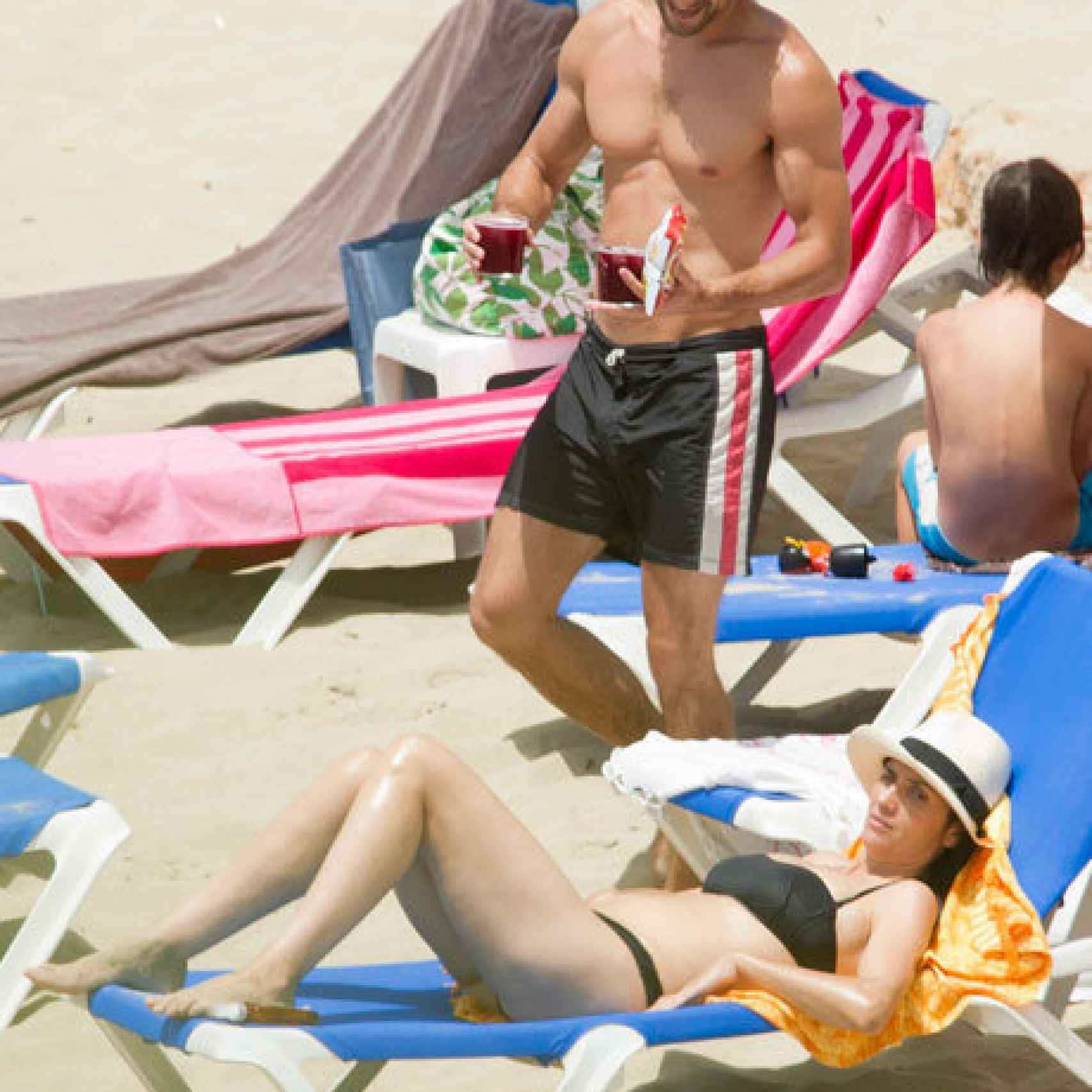Iván Sánchez y su ex mujer en la playa