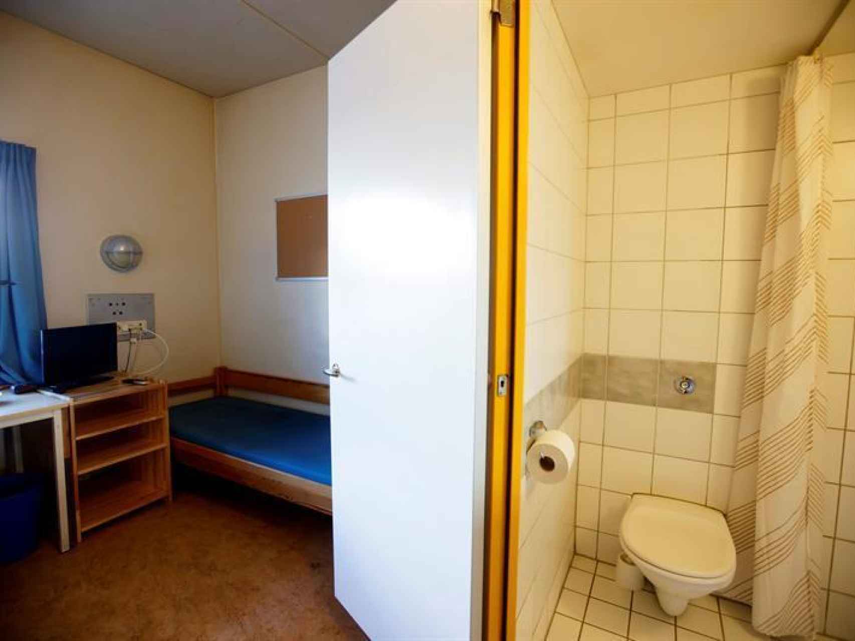 Habitación estándar en el ala de máxima seguridad donde está encarcelado Breivik.