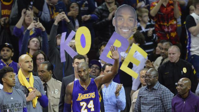 Kobe Bryant en su último partido NBA en Cleveland.