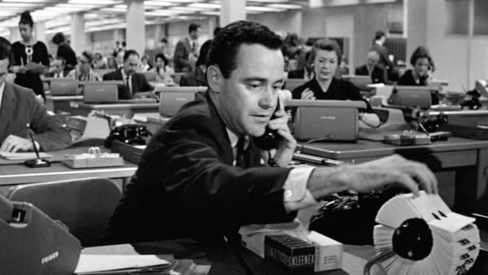 Jack Lemmon en un fotograma de El apartamento