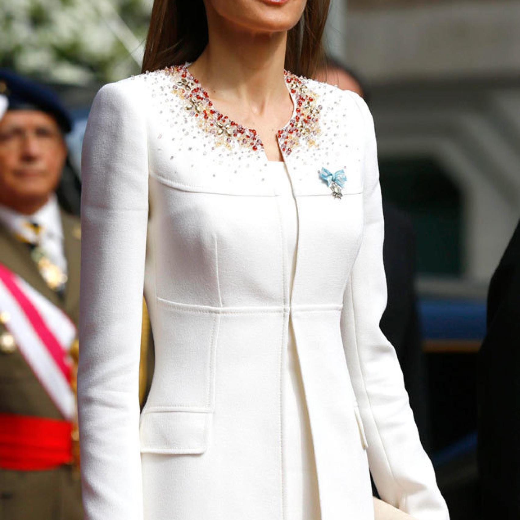 Felipe Varela elaboró entre otros, el traje de la Reina el día de la proclamación de Felipe VI.