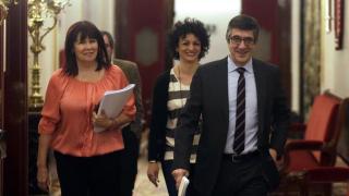 Patxi López, presidente y Micaela Navarro, vicepresidenta segunda (i), a su llegada a la reunión del Congreso.