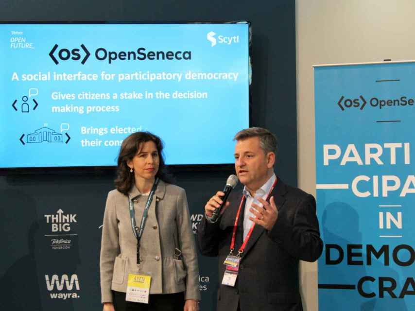 Pere Vallés (Scytl) y Ana Segurado (Open Future Telefónica) durante la presentación en el MWC.