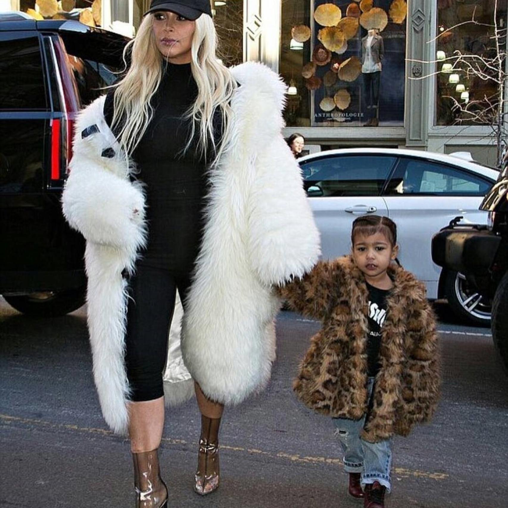 Kim Kardashian con North en el concierto de Kanye West