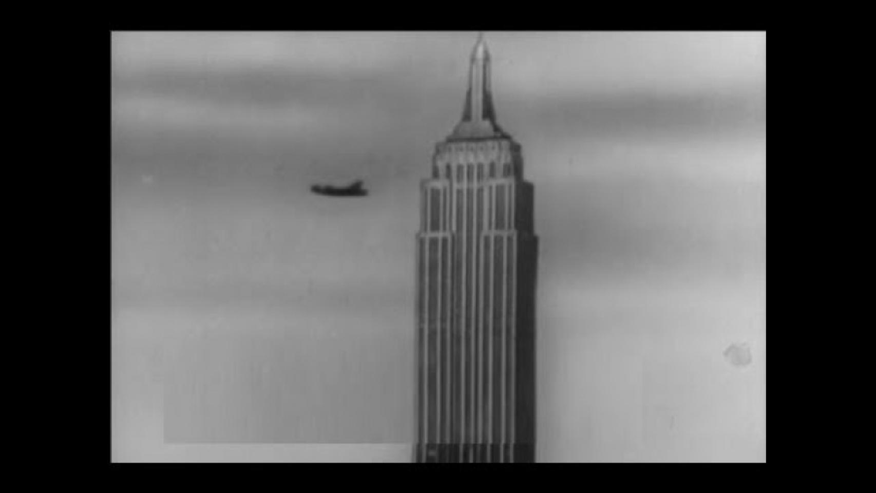 Empire state песня. Эмпайр Стейт Билдинг врезался самолет 1945. Эмпайр-Стейт-Билдинг врезался бомбардировщик b-25. B25 врезался в Эмпайр Стейт Билдинг. Пожар в Эмпайр Стейт Билдинг.