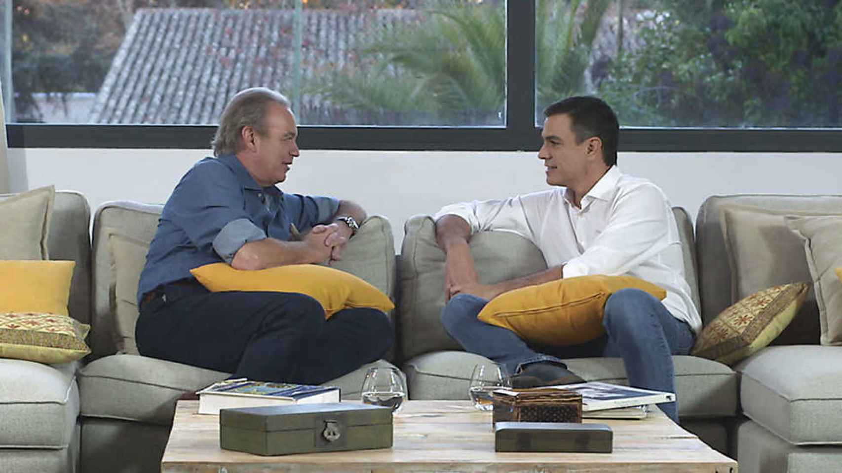 Bertín Osborne entrevista a Pedro Sánchez en el programa En la tuya o en la mía.