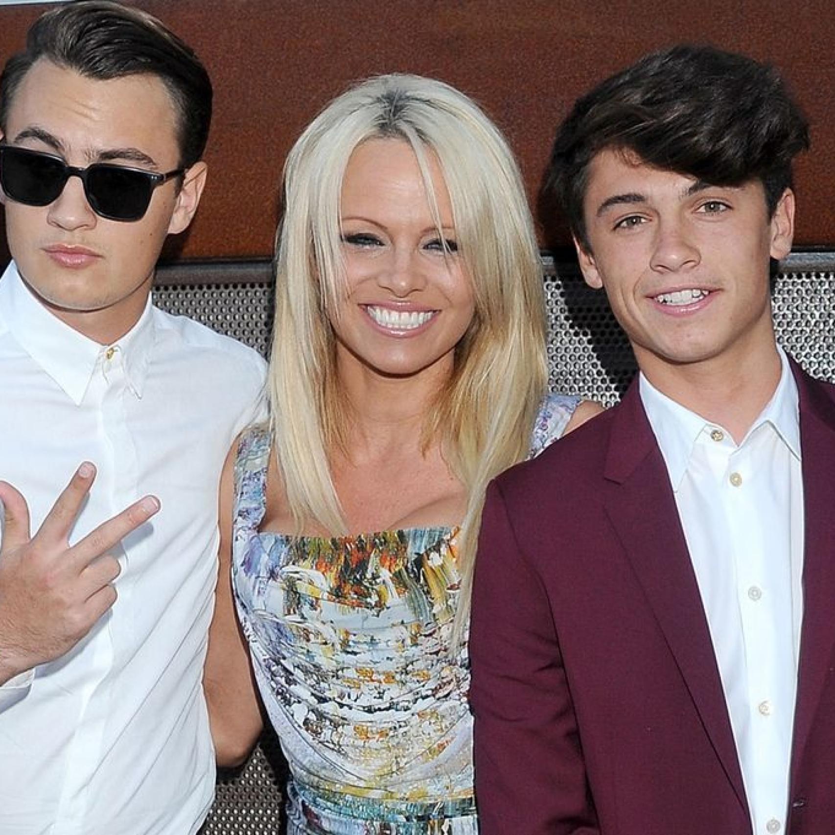 Pamela y sus hijos Brandon y Dylan