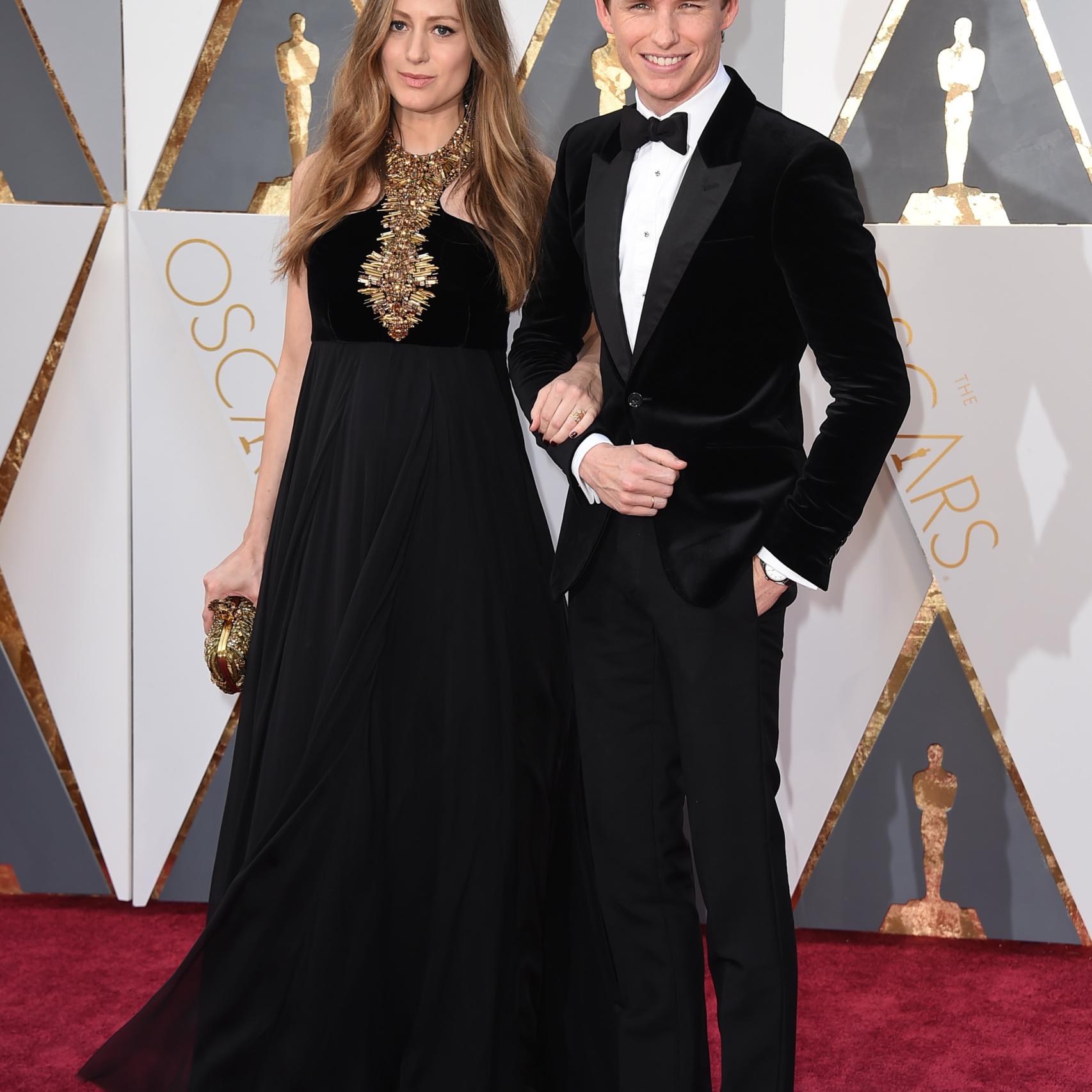 Eddie Redmayne y su mujer Hannah Bagshawe embarazada de Alexander McQueen