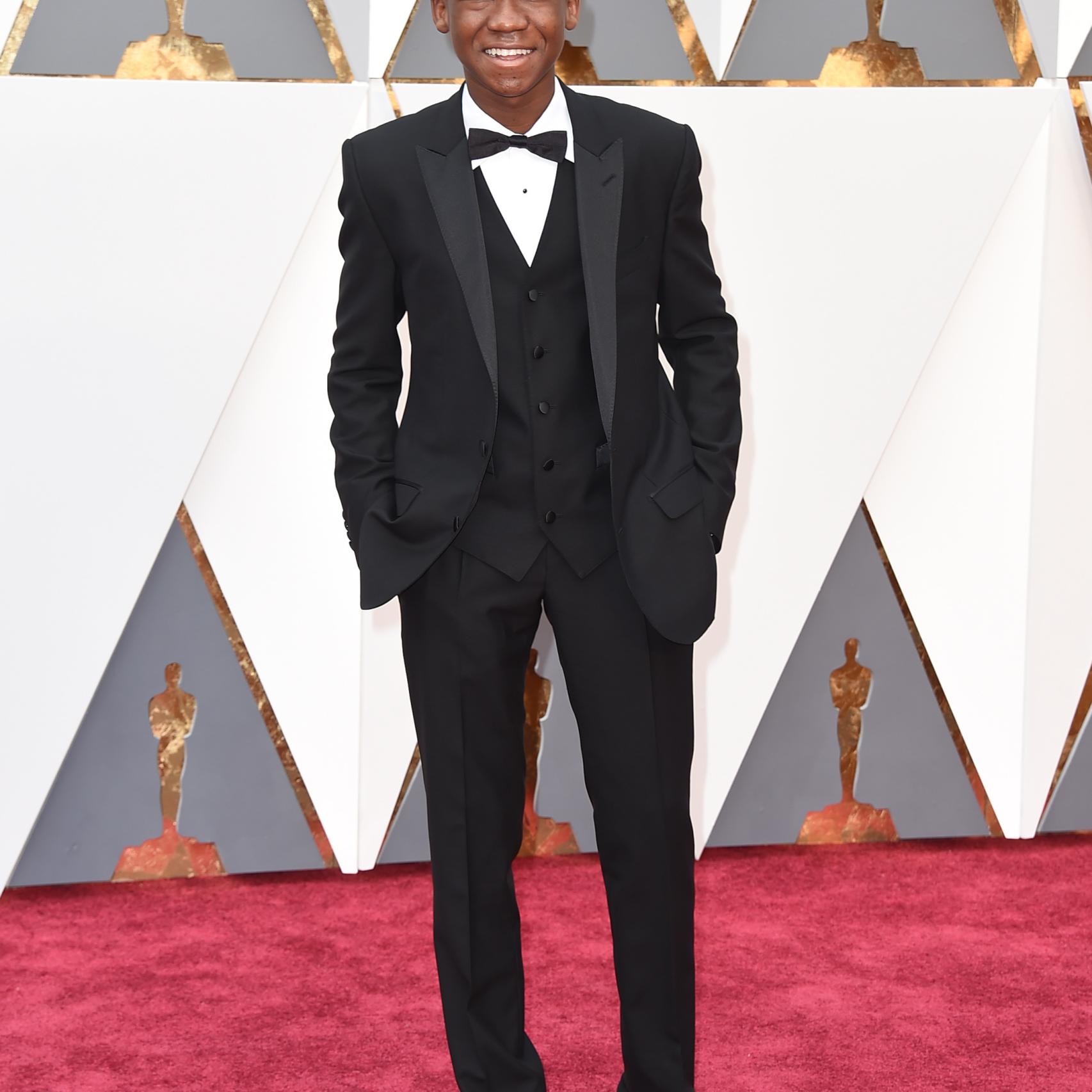 Abraham Attah es un ejemplo de que el smoking clásico no les favorece a los actores negros