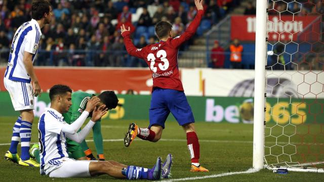 Saúl celebra su tanto ante la Real Sociedad.