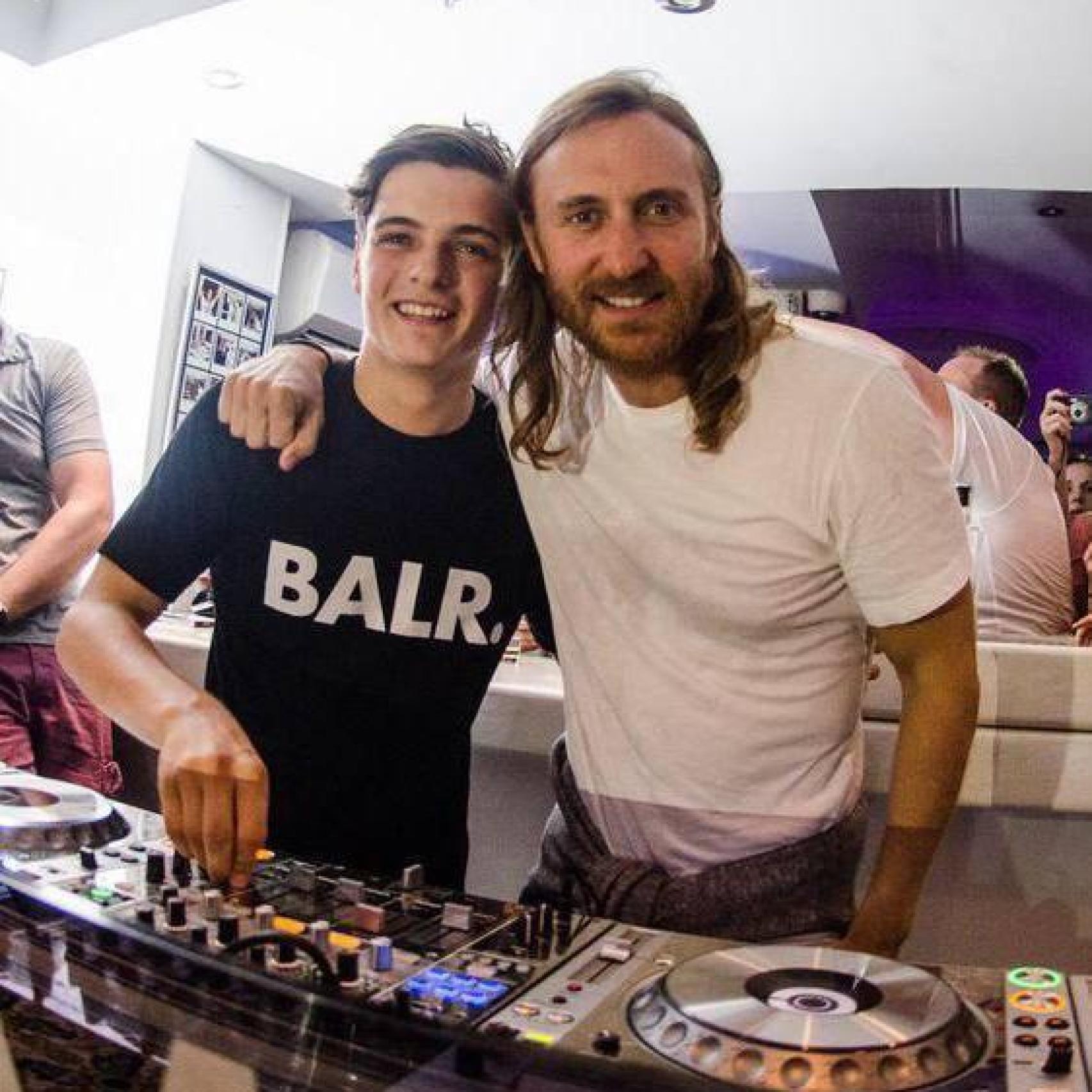 David Guetta pinchando con Martin Garrix