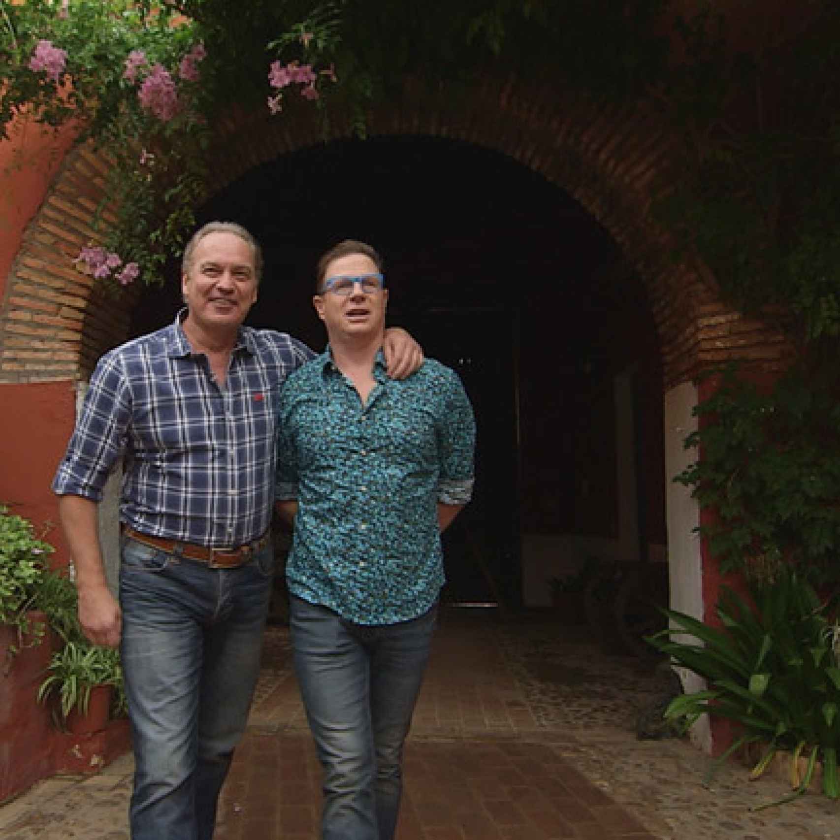 Bertín Osborne y Jorge Cadaval en la casa de Sevilla de Bertín
