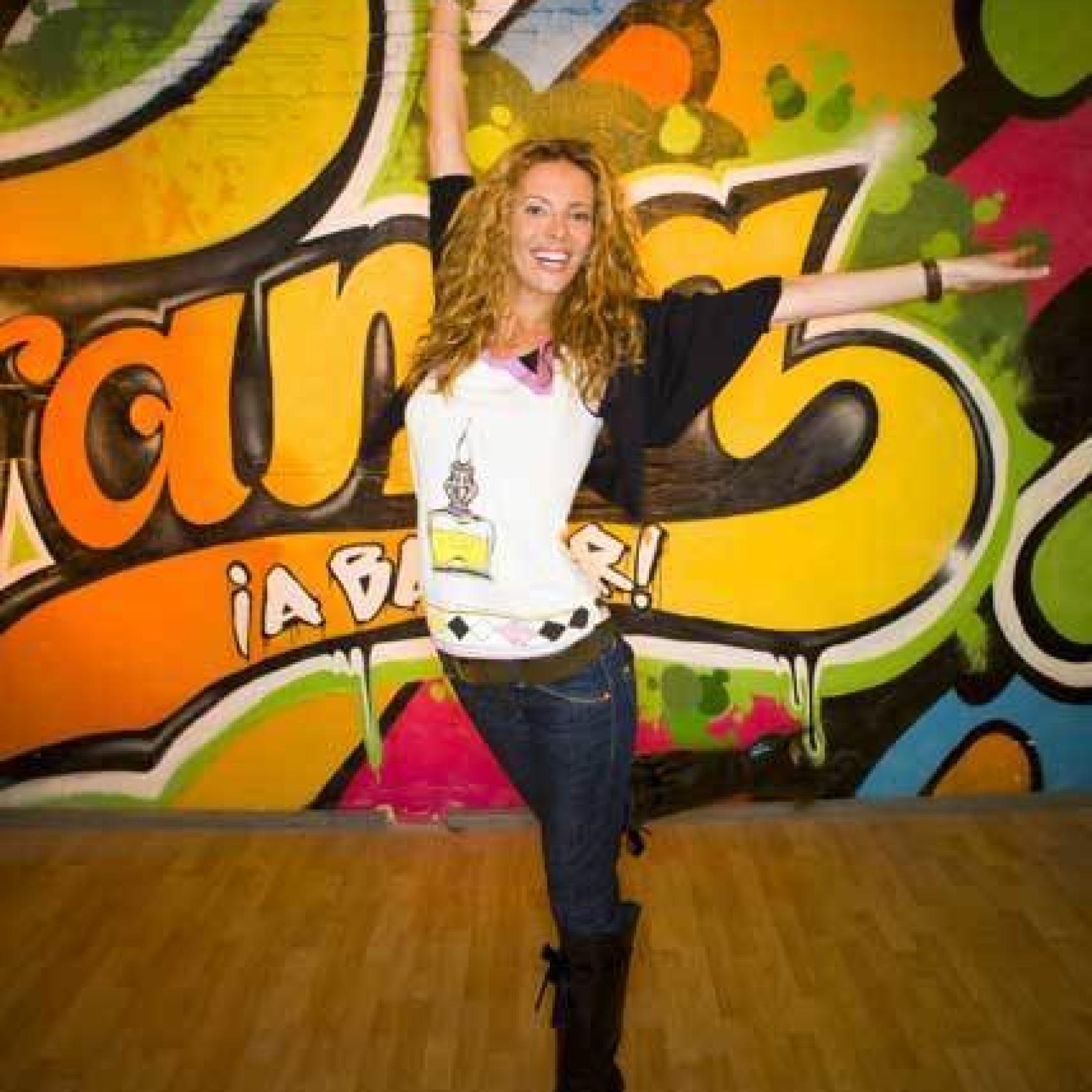 Paula presentó el concurso ¡Fama, a bailar!