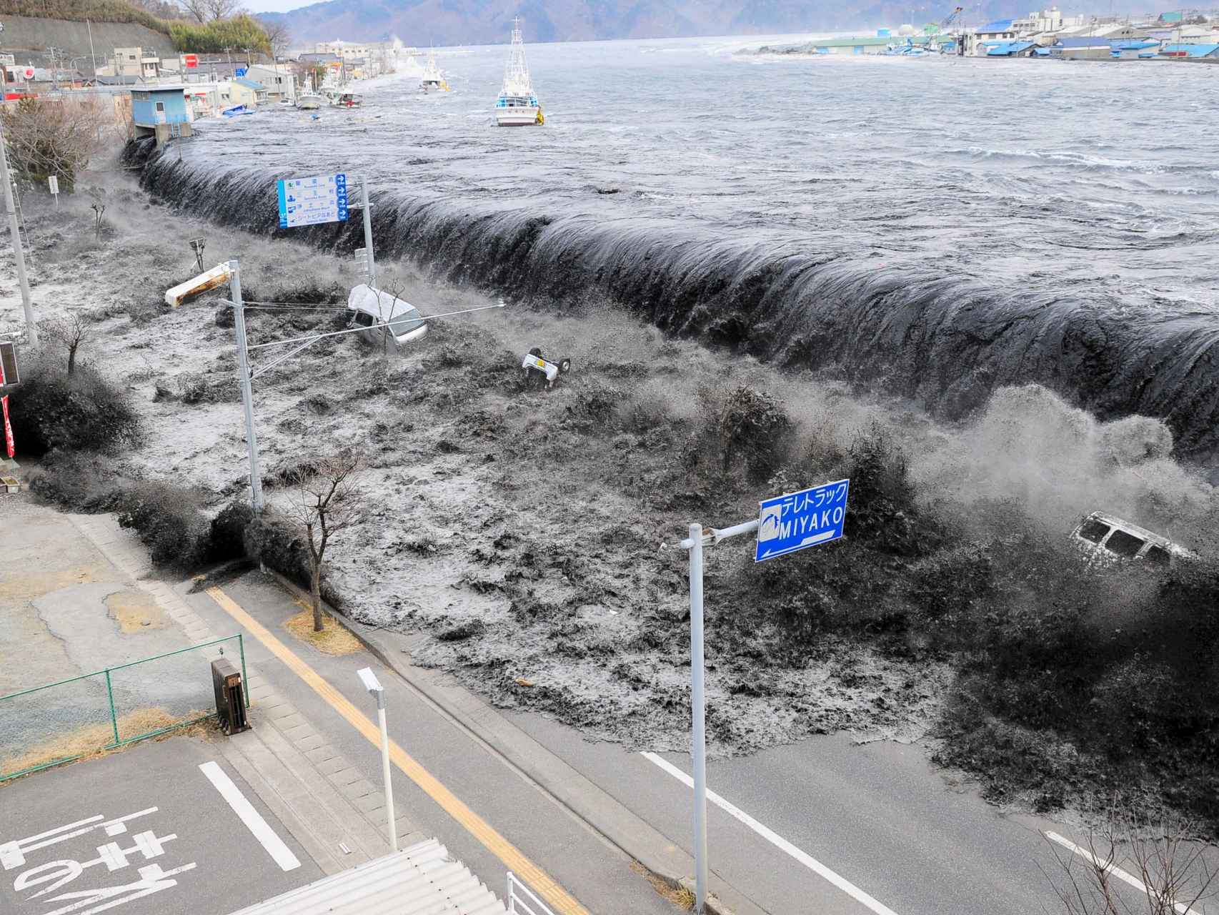 Esta es una de las imágenes más recordadas de la gran ola que destruyó la costa noreste de Japón.