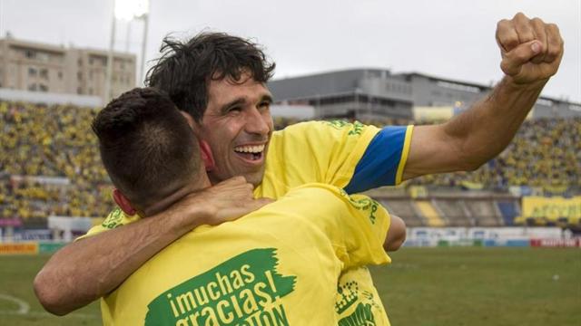 Juan Carlos Valerón celebra el ascenso a Primera.
