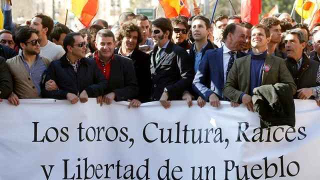 Multitudinaria manifestación en defensa de los toros en Valencia