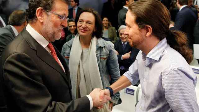 Rajoy saluda a Iglesias en el Museo de la agencia Efe.