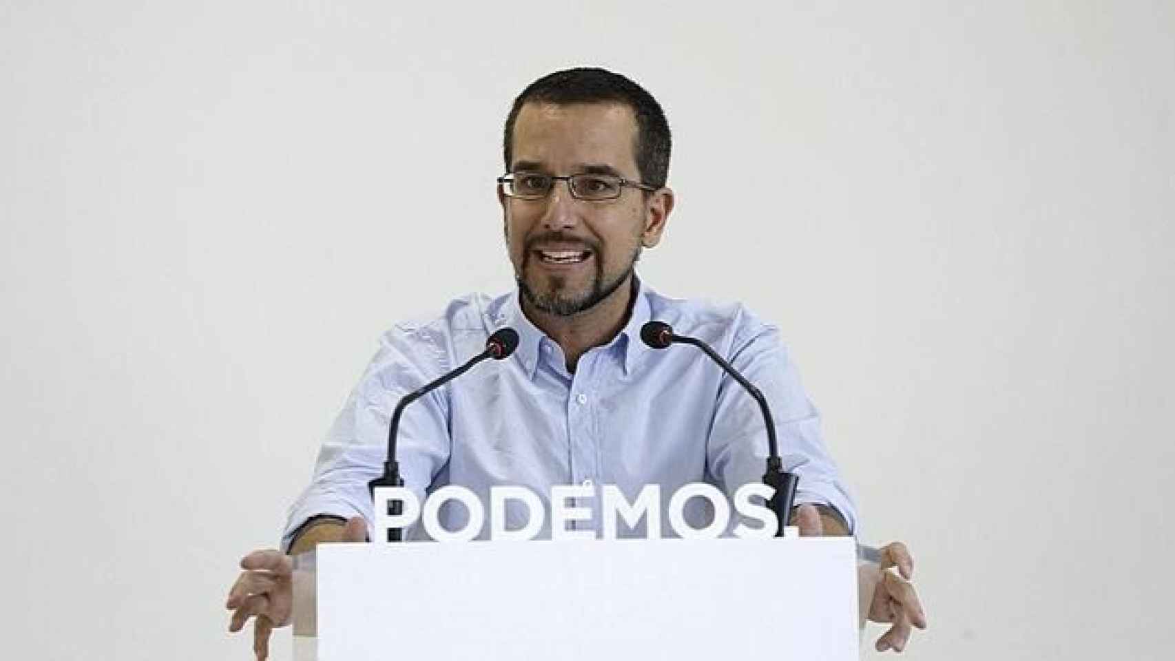 Pablo Iglesias fulmina al número tres de Podemos, Sergio Pascual, por su gestión de la crisis interna