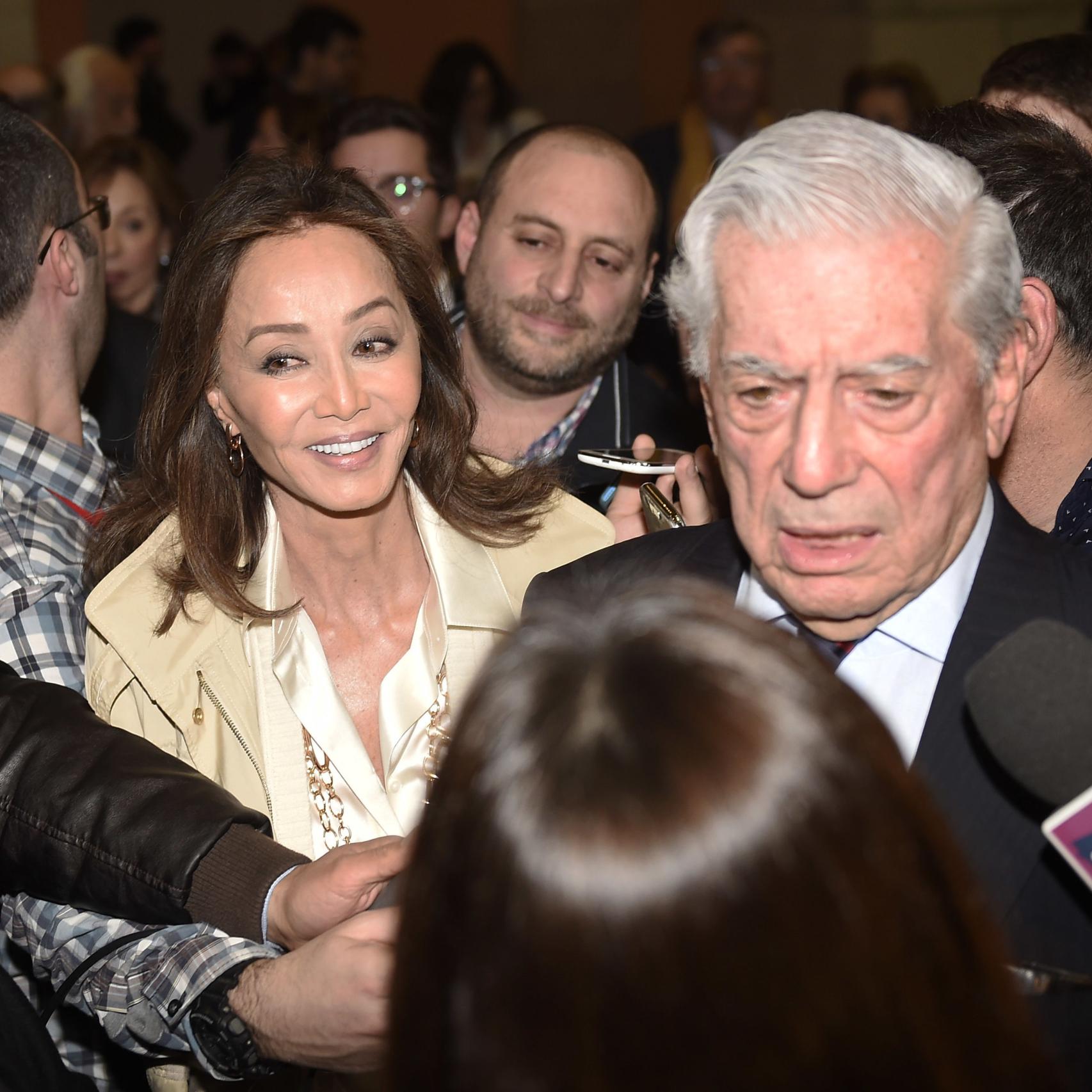 Mario e Isabel atendieron amablemente a la prensa