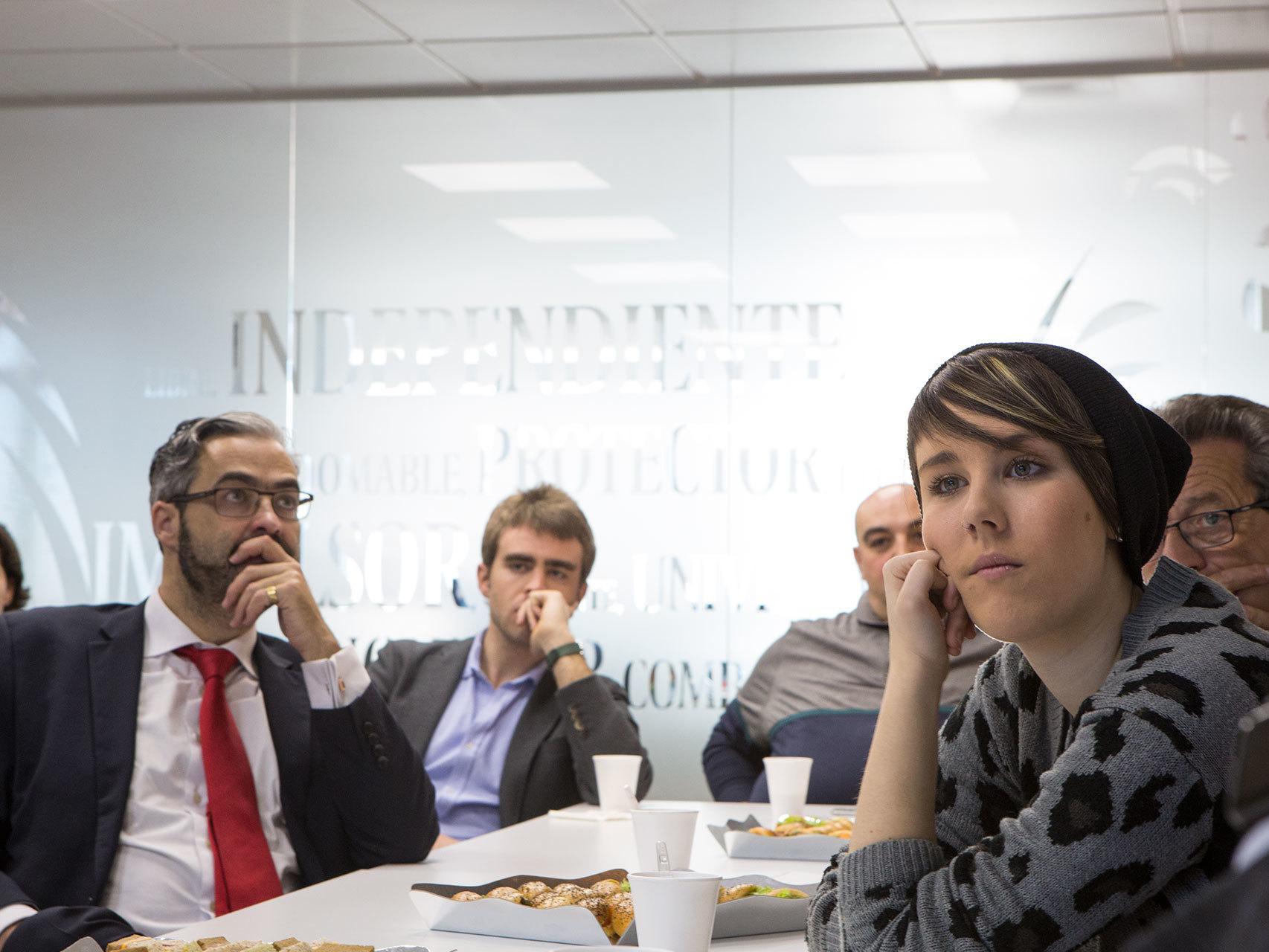 Suscriptores escuchando la presentación de Müller.