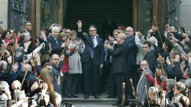 Artur Mas es aclamado a las puertas del TSJ de Cataluña