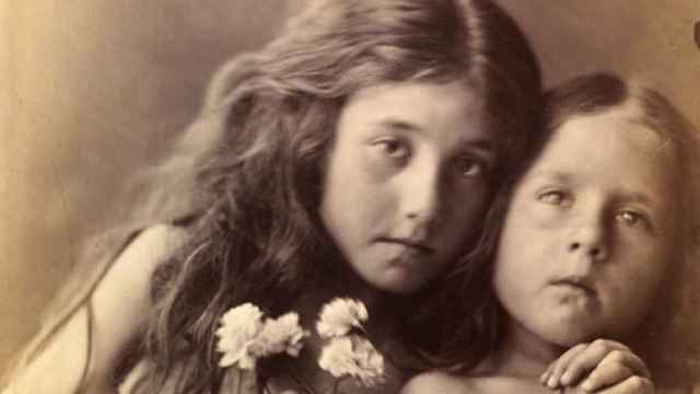 Julia Margaret Cameron: detalle de 'The Red and the White Roses', 1865