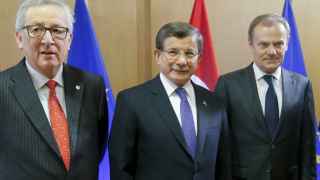 Tusk y Juncker han negociado toda la mañana con el primer ministro turco Davutoglu