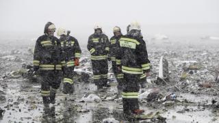 Bomberos en el lugar del accidente.