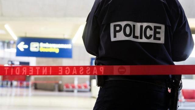 Refuerzan la seguridad en el aeropuerto Charles de Gaulle tras los atentados de Bruselas