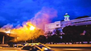 Bengalas en el puente de la M-30 próximo a la Mezquita