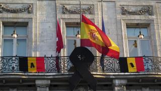 La bandera española a media asta/Paul Hanna/Reuters