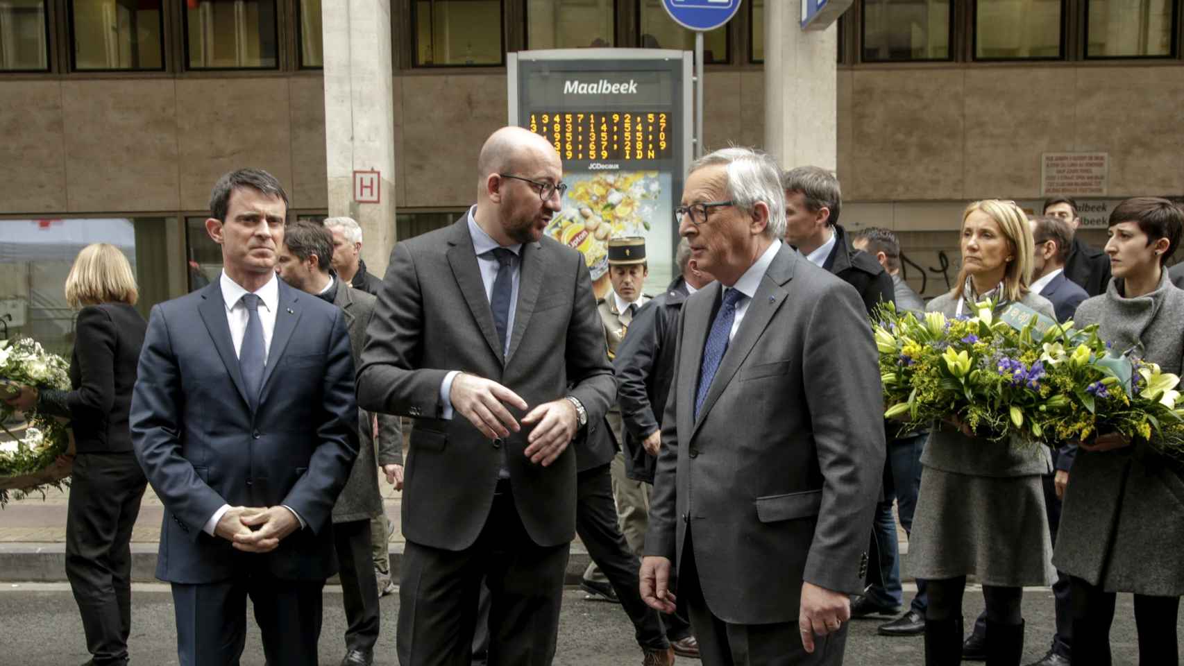 Homenaje a las víctimas realizado por Juncker y los primeros ministros de Francia y Bélgica.