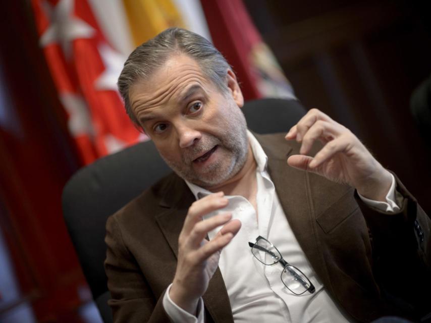 Antonio Carmona regresó de Grecia este domingo.