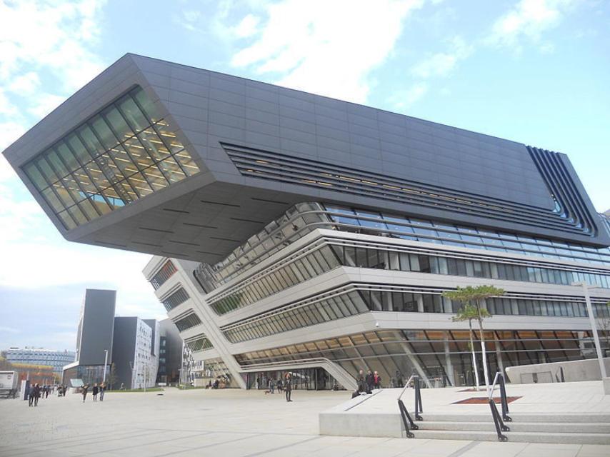 Biblioteca en Viena obra de Zaha Hadid.