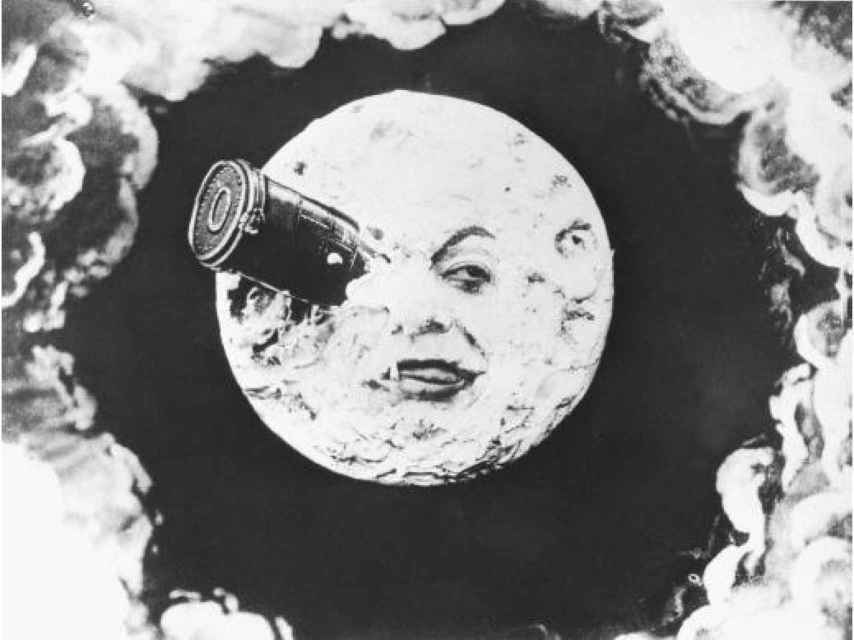 El icónico fotograma de Viaje a la Luna (1902), la más famosa de las cintas de Méliès, y una de las fundamentales de la historia del cine
