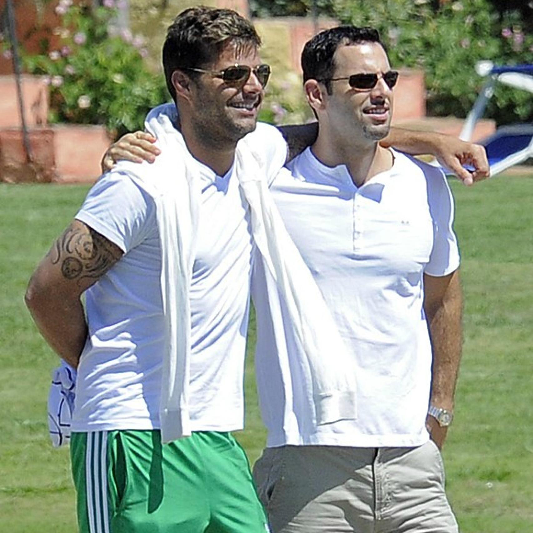 El cantante con su ex Carlos González Alba